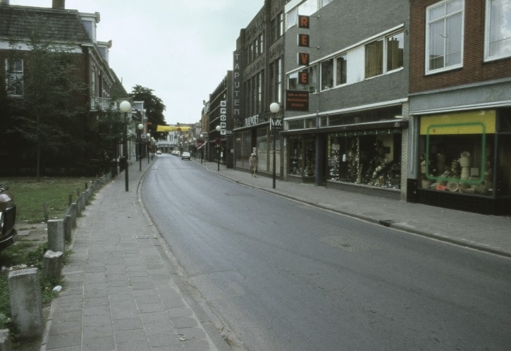 Oldenzaalsestraat 59 winkels  Platvoet, sportwinkel Melching en Van Ulzen, Reve.jpg