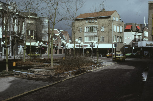 Marktstraat 14 schoenenzaak Hoogenbosch gezien vanauit Zuiderhagen..jpeg