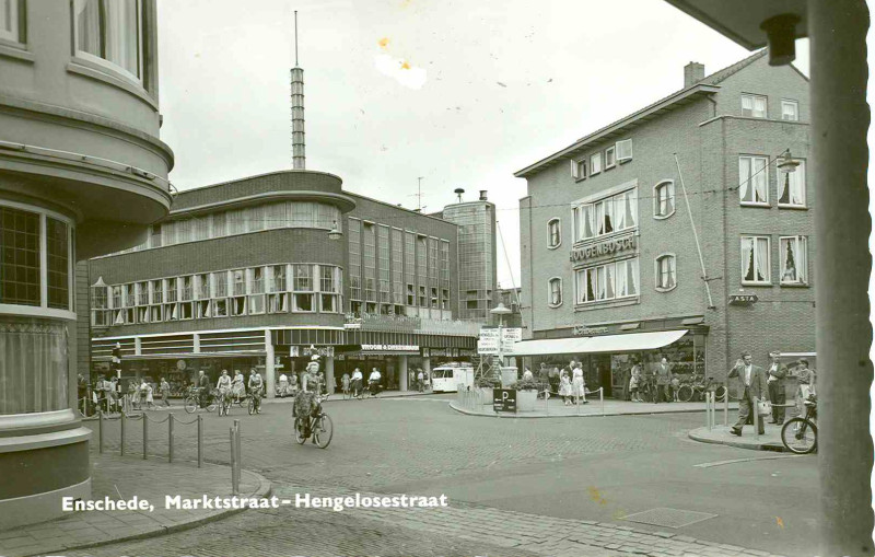 Marktstraat 14 Kruising Hengelosestraat pand V en D. Hoogenbosch schoenen. Kruispunt De Graaff.jpg