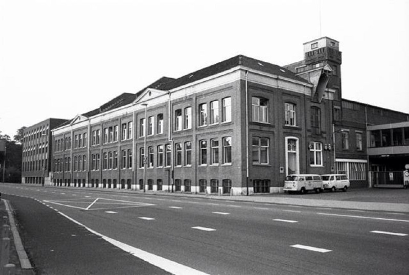 Hengelosestraat 125-127 fabriek Schuttersveld gebr. van Heek.jpg