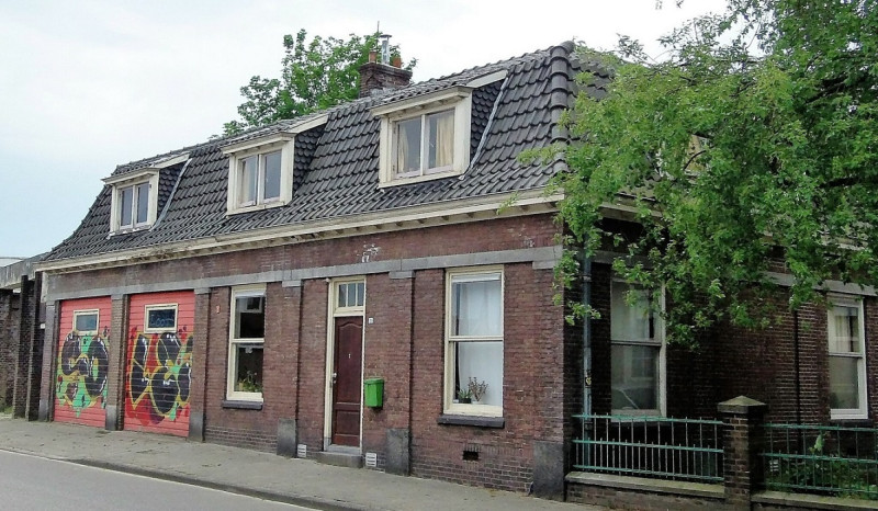 Boddenkampstraat 35 oude conciergewoning Ambachtsschool met schaftlokaal 2020.jpg