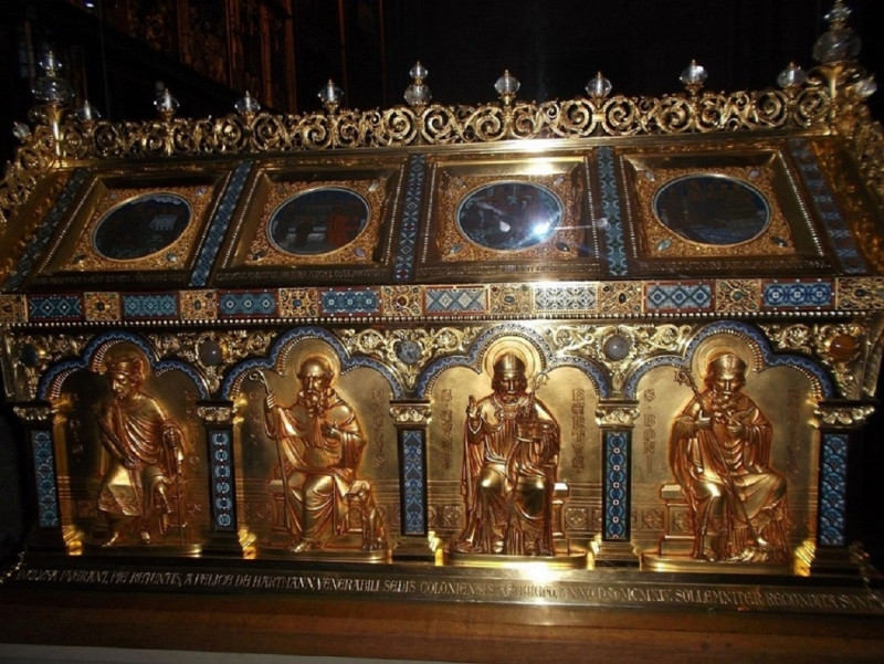 Dom van Keulen met reliekschrijn van de Drie Koningen 13-12-20212.JPG