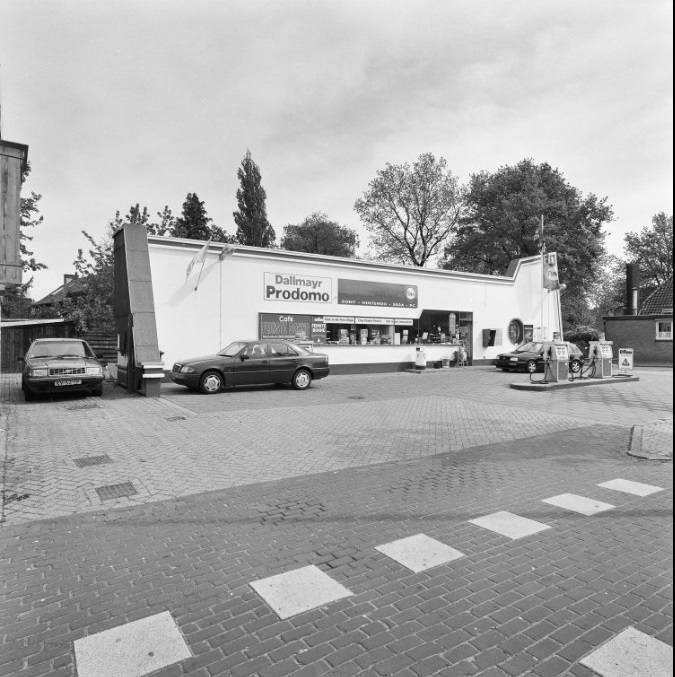 Gronausestraat 1317 Glanerbrug rijksmonument tankstation.jpg