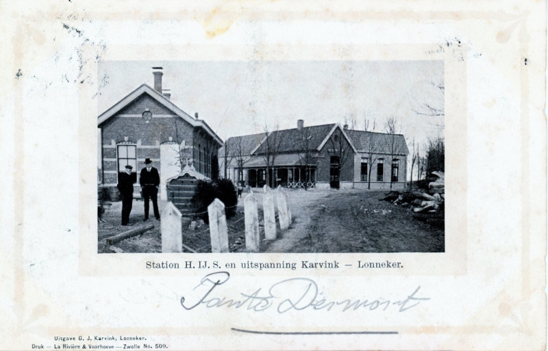 Dorpsstraat 137 station H.IJ.S. Lonneker en uitspanning Karvink (later cafe Sprakel) 1907.jpg