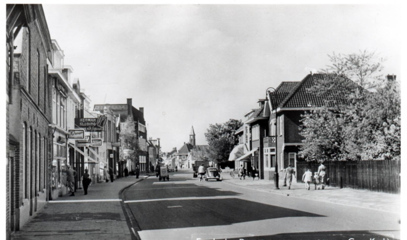 Deurningerstraat 13 e.v. links o.m. winkel Herman Herenmode vroeger ook pand M. Heijne.jpg