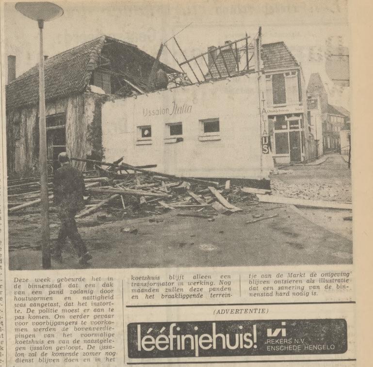 Bolwerkstraat 22 hoek Markt ijssalon Italia krantenfoto Tubantia 21-3-1970.jpg