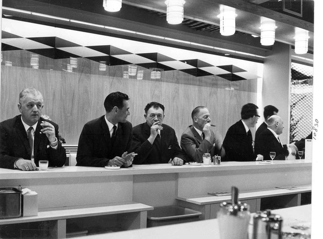 Van Loenshof 15 Alberts Corner restaurant interieur opening 11-5-1966.jpg