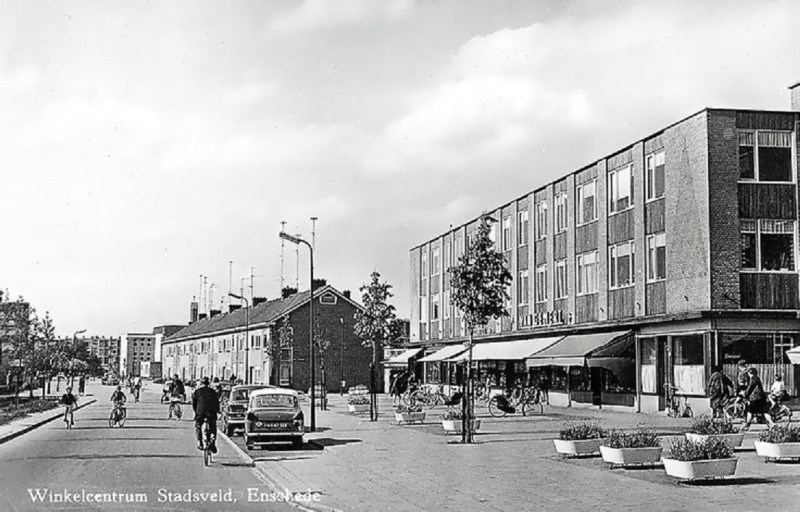 Nicolaas Maesstraat 47-49 winkelcentrum Stadsveld Van Gemert groente.jpg