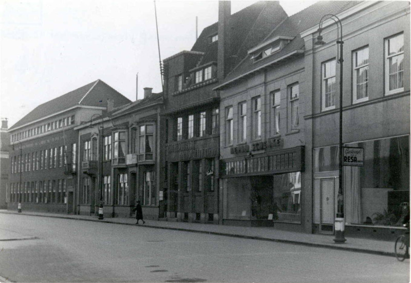 Langestraat 11-19 o.m. pand Dagblad Tubantia 1944.jpg