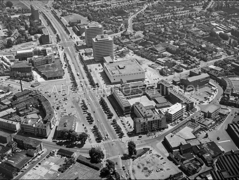 Beltstraat 32-118 vanaf hoek  Boulevard 1945 en Koningstraat luchtfoto.jpg