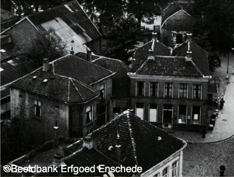 Van Loenshof 3-5 tot 1907 woonhuis W.A.S. ter Kuile.jpg