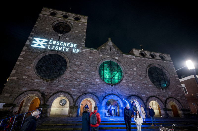 Oude Markt 1 Jacobuskerk lights up.jpg