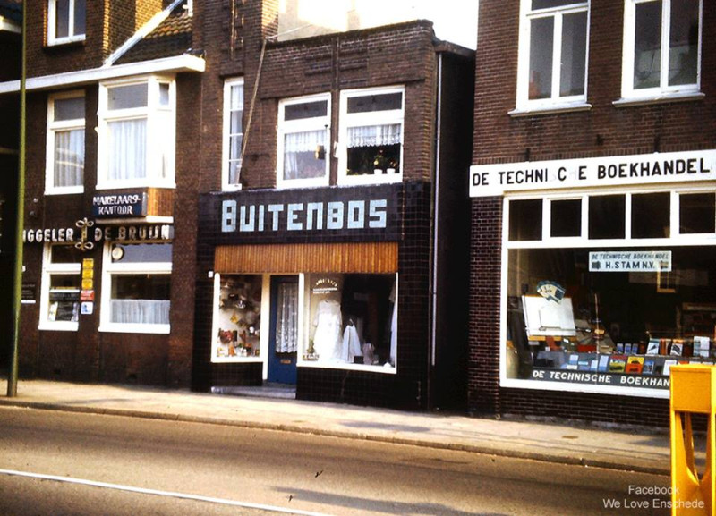 C.F. Klaarstraat 8 Boekhandel Stam 10 Buitenbos en 12 makelaar Tiggeler en de Bruijn.jpg