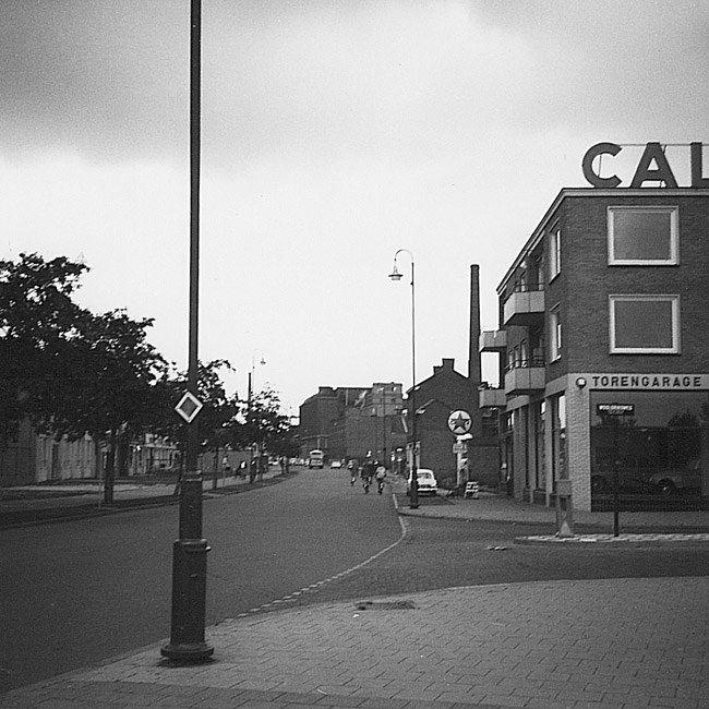 Haaksbergerstraat 139-141 hoek Wooldriksweg 1962 torengarage.jpg