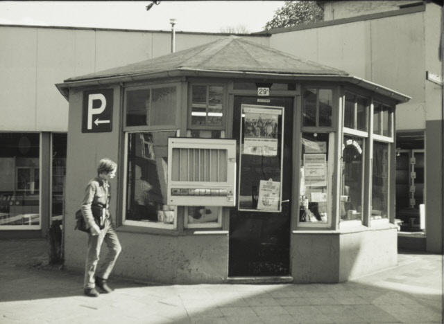 Haaksbergerstraat 29 hoek Beltstraat Sigarenkiosk van de familie Bekman 29-4-1971.jpeg