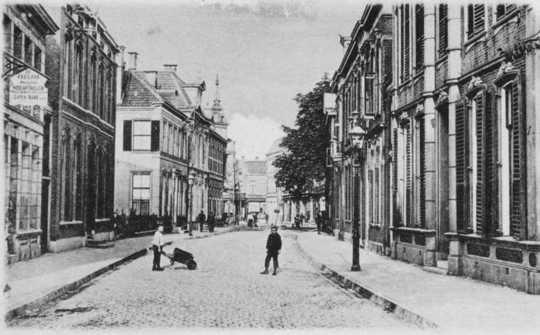 Gronausestraat 11-13 rechts richting kruispunt De Klomp ca 1905.jpg
