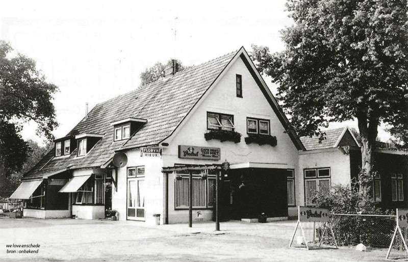 Rietveldweg 45 Groot Bruninkstraat Meisters Mina nu Rietveldhof. Café-uitspanning Ter Riet, ook bekend als de Ponnyhof,.jpg