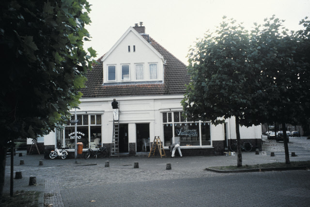 Sterkerstraat 26 Snackbar Pathmos en IJmuider Vishandel Douwe Ras jaren 90.jpeg