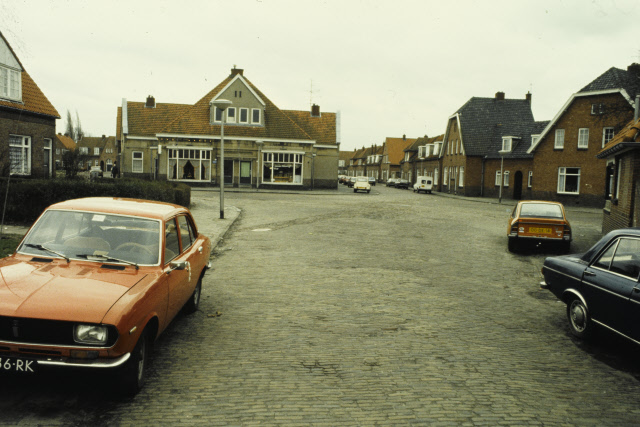 Sterkerstraat 26 vanuit Ruwerstraat IJmuider vishandel Douw Ras begin jaren 90.jpeg