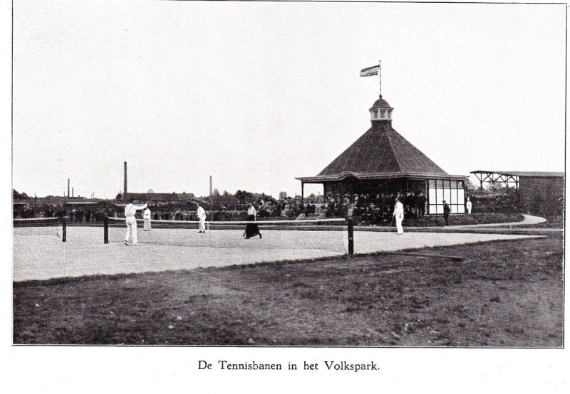 Volksparksingel 30 clubgebouw en  tennisbanen Enschedese Lawn Tennis Club ELTC.jpg