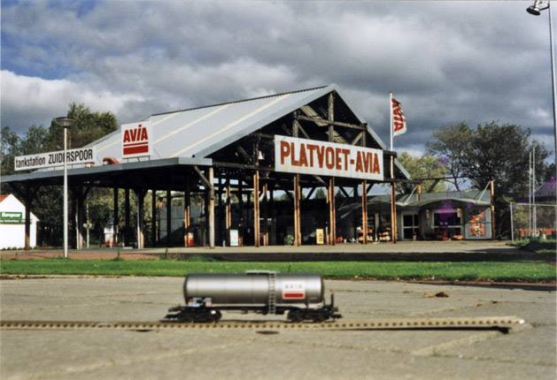 Zuiderspoorstraat 19 tankstation Platvoet Avia 1998.jpg