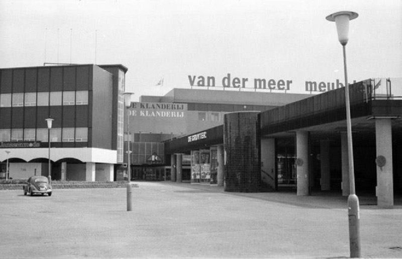 Boulevard 1945 oude Klanderij van der Meer meubelen De Gruyter van H.J. van Heekplein.jpg