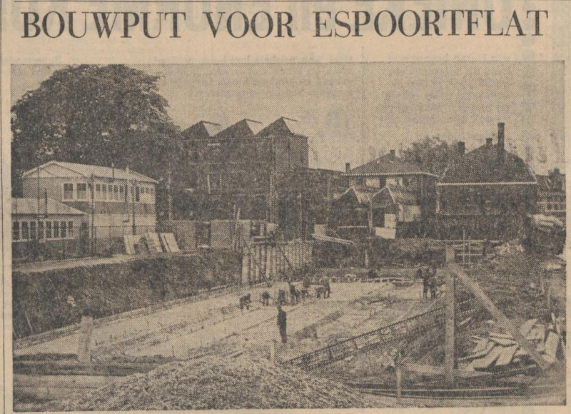 Gronausestraat 58 bouwput Espoortflat krantenfoto Tubantia 23-10-1964. achtergrond links fabriek N.V. Blenken a.d. Veenstraat.jpg