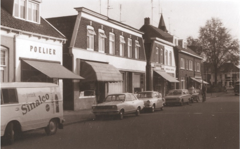 Deurningerstraat 134 links poeliersbedrijf Monnink 1967.jpg