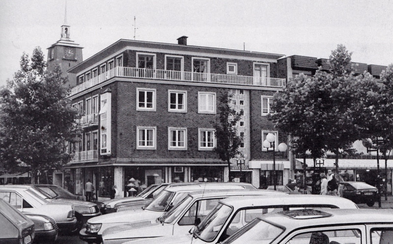 Raadhuisstraat 37 hoek van Heekplein Scharstuhl lampen 1986.jpg