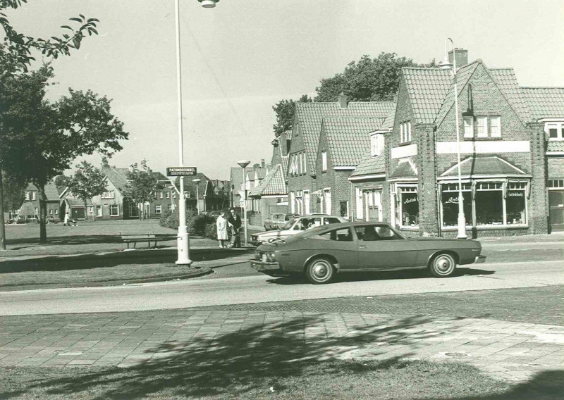 Pathmossingel 77 hoek Sterkerstraat 49 Antiekzaak september 1979.jpg