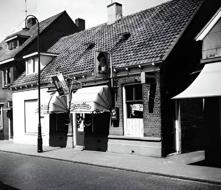 Hoge Bothofstraat 67 Sigarenwinkel en leesbibliotheek Schallenberg 1959.jpg