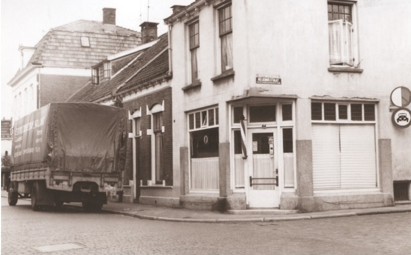 Hoge Bothofstraat 84 woningen op de hoek met de Reudinkstraat 1967.jpg