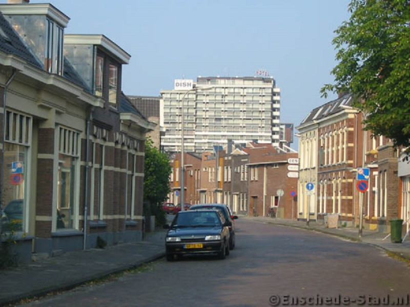 Emmastraat 158 links vroeger pand slagerij Löbler later o.m. pand paardenslagerij Luider.jpg