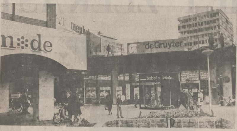 Kalanderstraat 57 van Heekplein Oude Klanderij met o.m. De Gruyter, Babette enz. krantenfoto Algemeen Dagblad 19-5-1972.jpg
