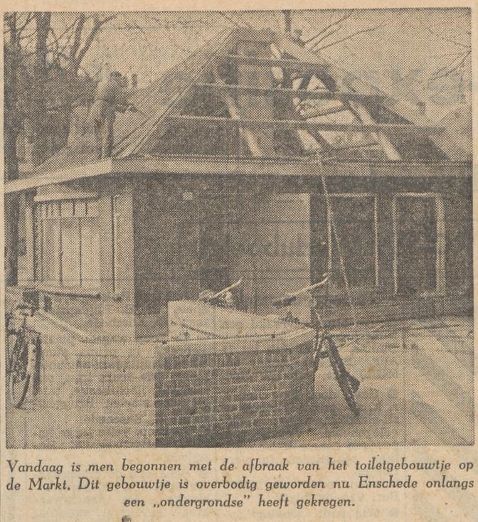 Markt 33 toiletgebouwtje sloop krantenfoto Tubantia 13-3-1956.jpg