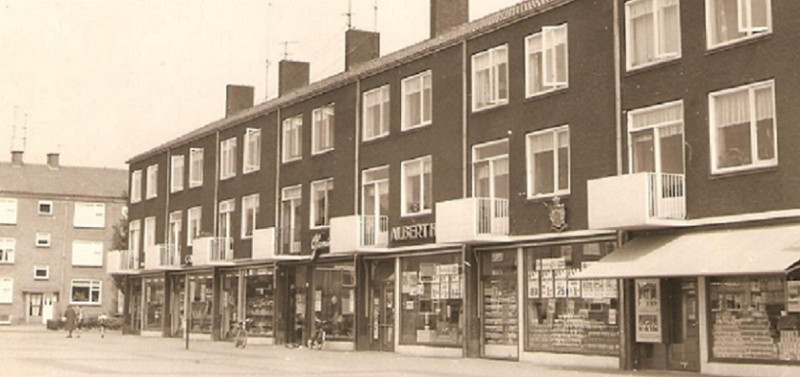 Maanstraat 161-163 winkelcentrum Twekkelerveld Albert Heijn Jamin.jpg