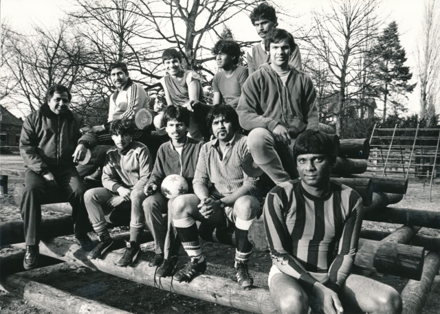 G.J. van Heekpark Surinaams voetbalteam Real 13-3-1982.jpeg