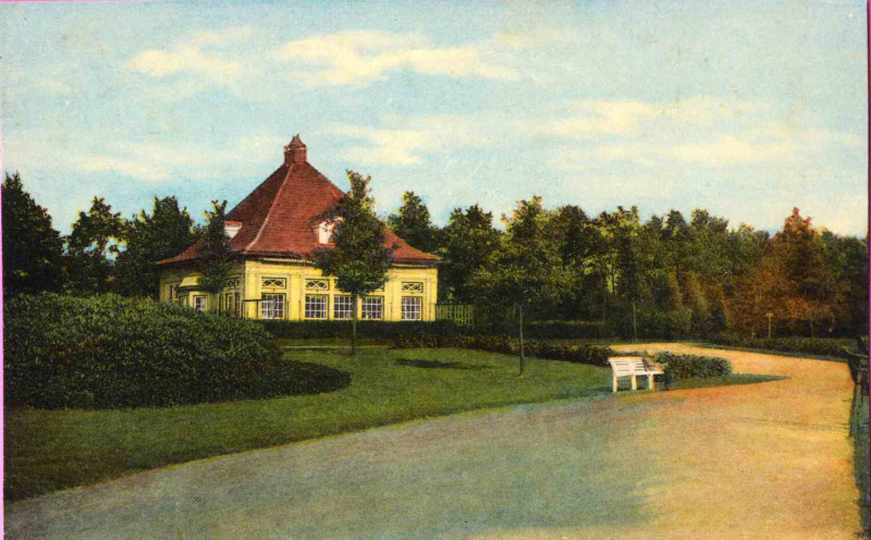 Minister de Savornin Lohmanlaan  G.J. van Heekpark met theehuis 1925.jpg