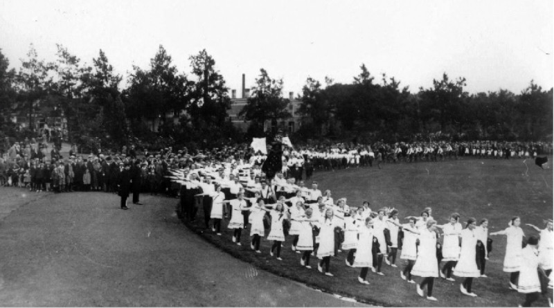 G.J. van Heekpark Parade.jpg