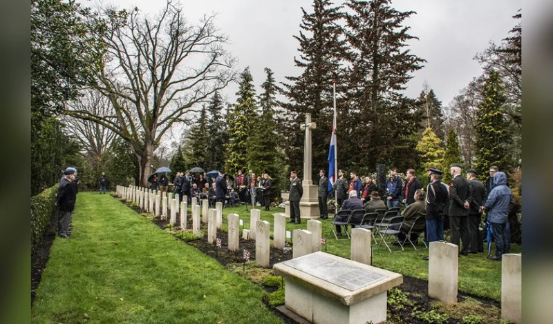 Noord Esmarkerrondweg 407 Oosterbegraafplaats en gedenkpark Herdenking 2023 van bevrijding Enschede 1 april 1945.jpg