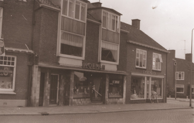 Brinkstraat 78-80 Voorgevels woningen en winkels van Hofman en Meijer 1967.jpeg