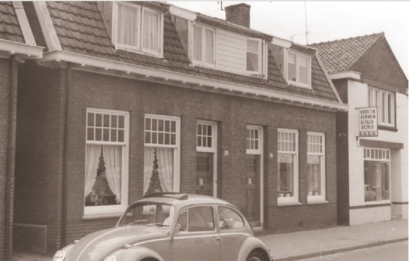 Brinkstraat 180 woningen en schilderswinkel in verf 1967.jpg