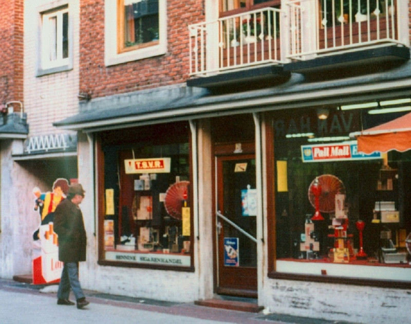 Raadhuisstraat 21  Bennink sigarenhandel 1976.jpg