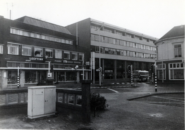 Hengelosestraat 24 Minrebo-gebouw (Gemeentelijke Sociale Dienst en Sellers en Sellers) 1974.jpeg