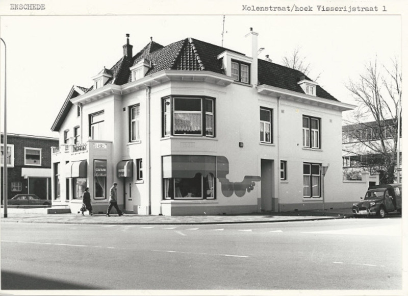 Molenstraat 15 hoek Visserijstraat 1  Couture boutique Lex Alberts 2-4-1980.jpeg