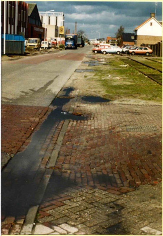 Binnenhaven 44 Zicht op gebouwen van de Papiercentrale 1991.jpeg