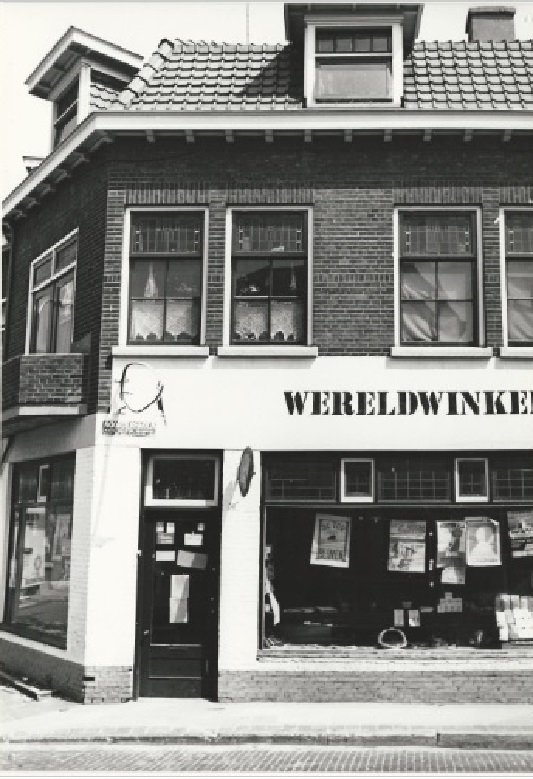 Noorderhagen 51a Wereldwinkel op de hoek met de Van Lochemstraat 21-5-1980.jpg