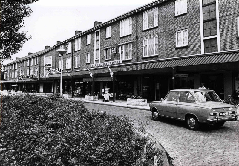 Ribbelerbrinkstraat 57 Winkelcentrum Het Ribbelt bakkerij Beunders 1978.jpg