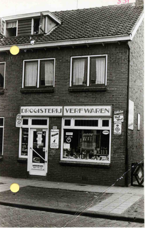 Lipperkerkstraat 502, drogisterij B. de Olde 1962.jpg