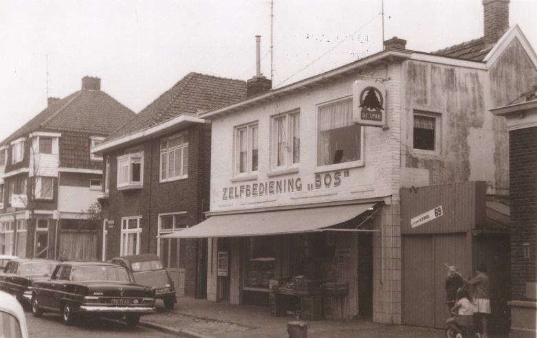 Lasonderstraat 26-28 voorheen Binnenweg 26-28 zelfbediening Bos Spar winkel 1967.jpg